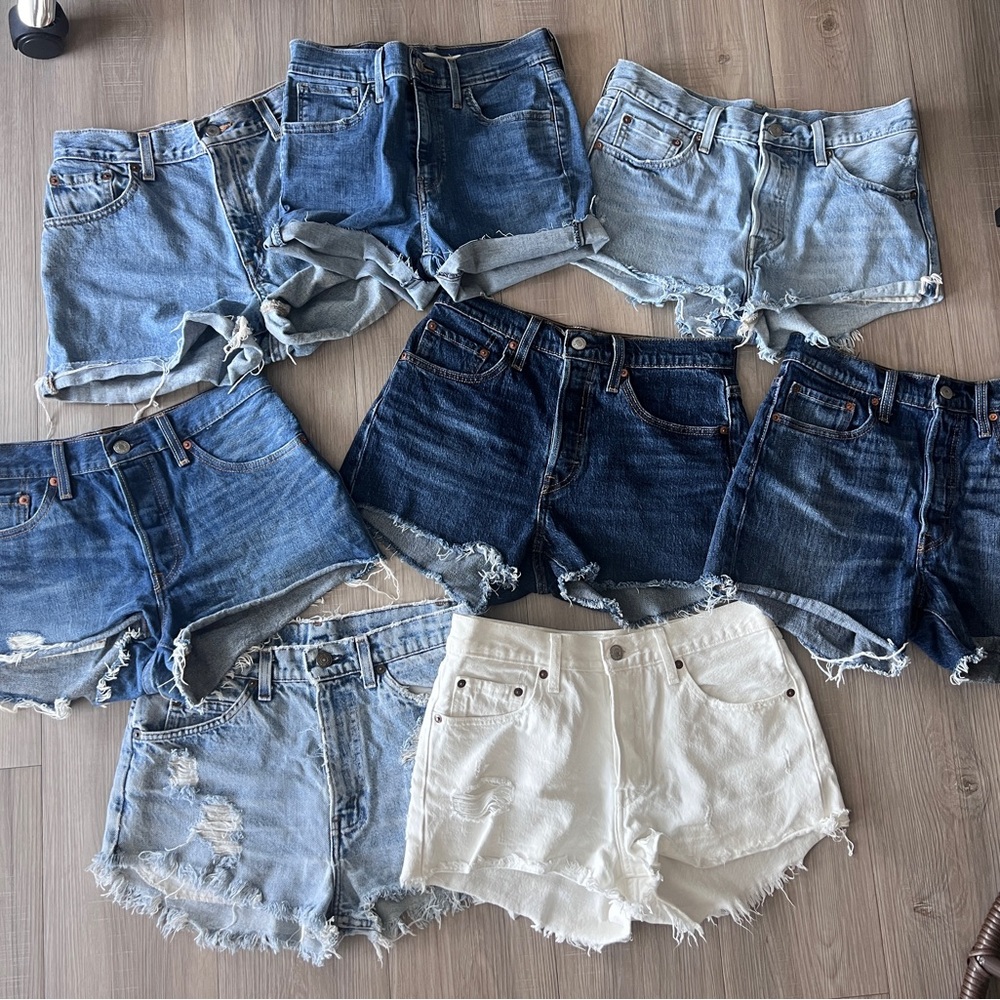 8 pairs of Levi’s shorts sizes 2/4